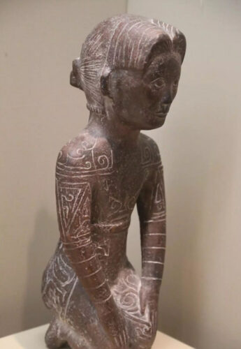 閩北古越人是閩北最早進入並利用這片山地的人群。圖為浙江省博物館的鎮館之保之一,古越人模型